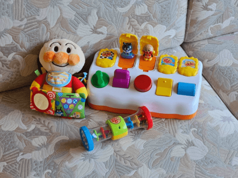 赤ちゃんが喜ぶ「BabyLabo（ベビラボ）」おもちゃをお部屋にご用意いたします。