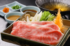 「こんな柔らかいお肉は食べたことがない」と人気の追加料理。思わず笑顔!とろける舌触りが絶品の前沢牛をしゃぶしゃぶにてご賞味ください。※写真はイメージとなります 「こんな柔らかいお肉は食べたことがない」と人気の追加料理。思わず笑顔!とろける舌触りが絶品の前沢牛をしゃぶしゃぶにてご賞味ください。※写真はイメージとなります