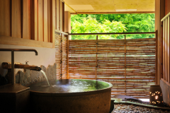 【貸切風呂「ちゃっぷん」】※「内湯」と「半露天」2つの浴槽で温泉をお楽しみ頂けます 【貸切風呂「ちゃっぷん」】※「内湯」と「半露天」2つの浴槽で温泉をお楽しみ頂けます