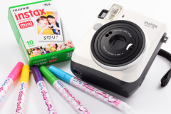 インスタントカメラ"チェキ"のレンタル特典付き!世界で1枚しかない撮影した大切な写真をお持ち帰りください。 インスタントカメラ"チェキ"のレンタル特典付き!世界で1枚しかない撮影した大切な写真をお持ち帰りください。