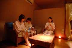 【岩盤浴「ストーンスパ」】※専用の作務衣に着替えてご利用ください 【岩盤浴「ストーンスパ」】※専用の作務衣に着替えてご利用ください