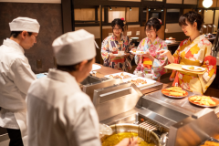 【里山ダイニング】※目の前で調理するアツアツの揚物・焼物料理が好評♪ 【里山ダイニング】※目の前で調理するアツアツの揚物・焼物料理が好評♪