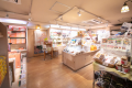 【売店-花千堂-】 地元のお酒や銘菓など豊富にご用意！（営業時間 8：00～22：00）