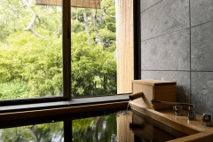 【次の間付客室（布団）】源泉半露天付 本間8～10畳＋6畳