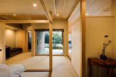 【次の間付客室（ベッド）】源泉半露天付 本間8畳＋6畳