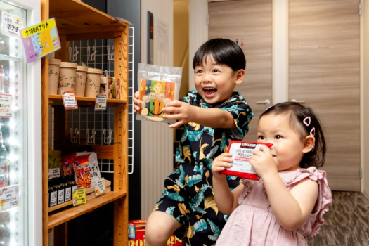 通常のスーパーで見かけないグローバルなおやつも販売。めずらしいおやつにお子様も思わずニッコリ。