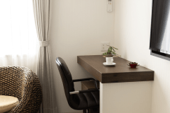 快適にPCを利用できるデスクもご用意。