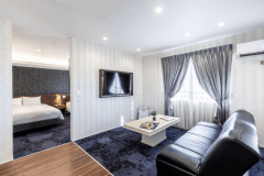 【Paprikaスイート】コーヒーブレイクや、ソファでテレビタイム。それぞれの空間で優雅なひととき♪