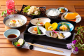 ■每日限三組■【1晚2食・可選擇2種和食套餐料理】專注於大分縣產的冠地雞等在地食材，讓您能夠在房間內細細品嚐食材的和食套餐方案。『四季彩銀ノ塔』監修