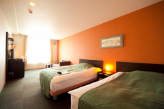 のびのびツイン《禁煙》【25.3平米/ベッド幅140/Wi-Fi無料】