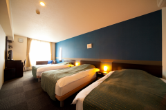 わいわいトリプル《禁煙》【27.7平米/ベッド幅120/Wi-Fi無料】