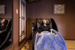 【リラクゼーションツイン】2階の和室にはリラクゼーションチェアを設置しています♪