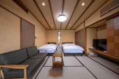 【露天風呂付き客室】8畳の和室と8平米のフローリングで広々空間を皆さまに・・・