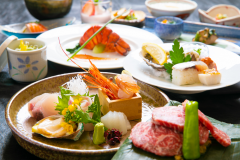 전통 일본식 저녁 식사 "카이세키 요리" 계획에는 아침 식사가 포함됩니다