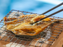 【島の朝ごはん】七輪で焼くと香ばしい香りが広がり、肉厚でやわらかな身は旨みが凝縮されています 【島の朝ごはん】七輪で焼くと香ばしい香りが広がり、肉厚でやわらかな身は旨みが凝縮されています