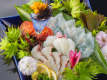 【お造り】その時期に最も美味しい"旬"の魚だけを揃え、その鮮度の高さと触感は海が近い島ならでは