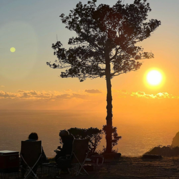 夕日が海に沈むのを見ることができるのは
​10月～2月です。
それ以外の時期は山に沈みます。​
（C1サイトから撮影）