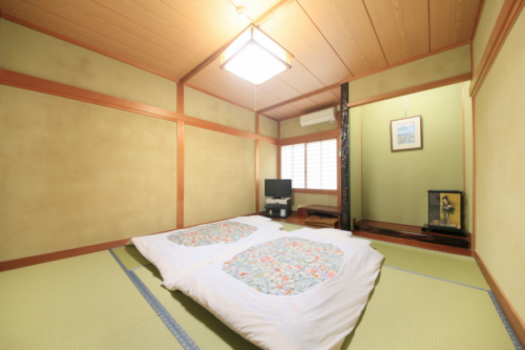 洋式トイレ付、和室８帖のお部屋です。