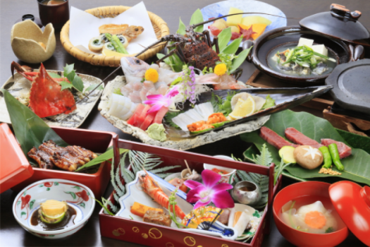 玉川創業100周年を記念して100種類の食材を使用して作られた会席料理です。