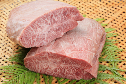 愛知県産黒毛和牛、みかわ牛を使用しております。