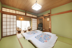 洋式トイレ付、和室８帖のお部屋です。