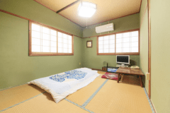 トイレ共同、和室６帖のお部屋です。ご利用人数のよってお部屋をご案内しております。