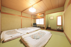 洋式トイレ付、和室１０帖のお部屋です。