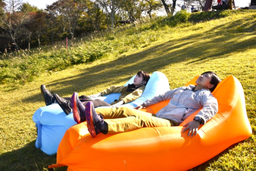 エアソファに寝転んでふんわり