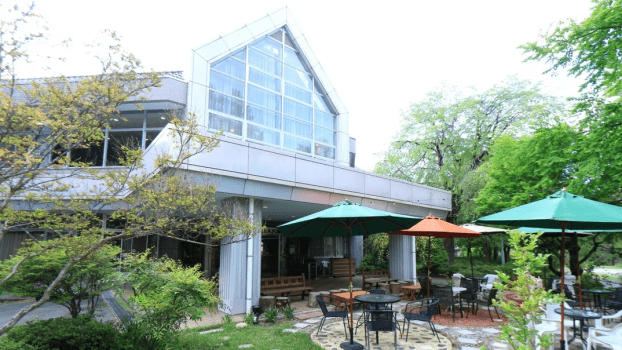 信濃富士とも呼ばれる有明山の麓にひっそり佇むGuestRoomガーデンあずみ野