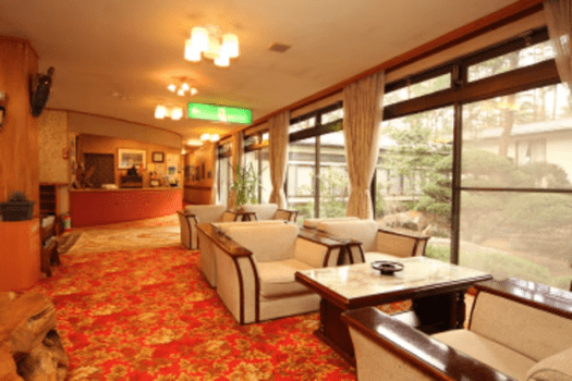 ロビーからも安曇野の緑の豊かさを感じられます