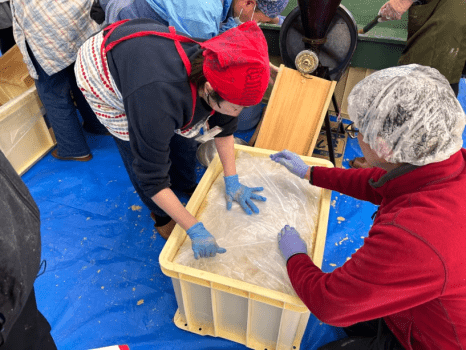 みそは室で保管され、11月中旬頃お手元に届きます