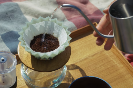 コーヒー豆を自分で挽いて、ドリップして本格的に！至福の一杯をお楽しみください