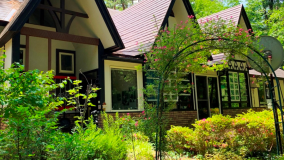 大自然に囲まれた穂高温泉郷にひっそり佇むペンションメープルリーフ