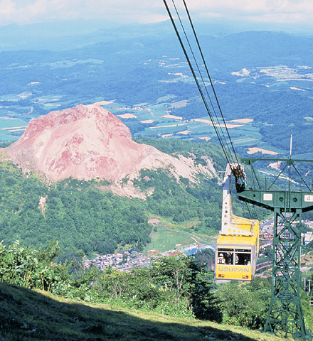 昭和新山「ロープウェー」
洞爺湖・昭和新山の雄大な景観を、ロープウェーで独り占め♪