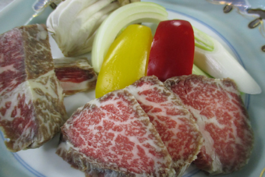肉本来の赤身の旨み、栄養価が高くヘルシーな洞爺湖町産の赤毛和牛。ぜひともご賞味ください♪

※選択頂きましたお部屋タイプにより食事条件や、お部屋の階層が変わります。