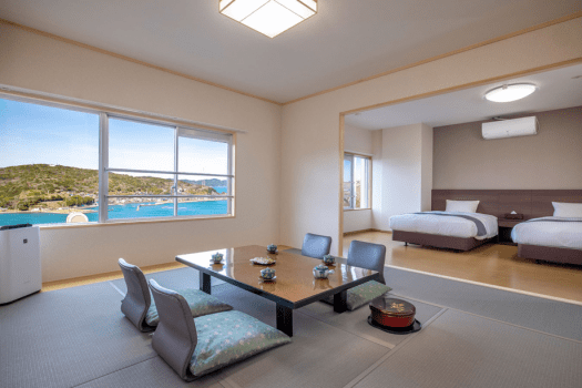 ◆８～１０帖バストイレ付禁煙和室+ツインの和洋室◎セミダブルベッド（１２００&times;２０００）２台付き◆海側※３名様以上でのご利用は和室にお布団を敷かせて頂きます。