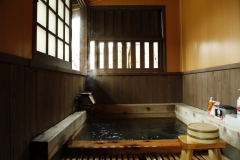 【10畳半露天付き】　源泉100％かけ流し半露天風呂付き【禁煙】