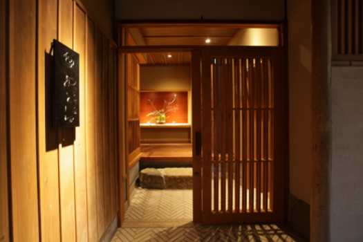 〓期間限定〓　日本酒3種飲み比べ付！旬の食材を愛でる、季節の京会席とのペアリングをお楽しみください。