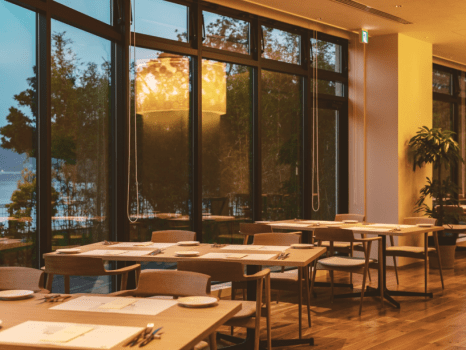 温かみのあるライトで皆さまをお出迎えいたします。