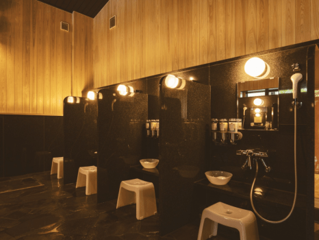 洗い場はシャワーが7つございます。