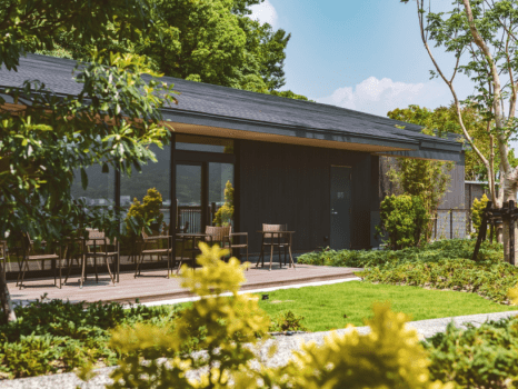 自然に囲まれた風テラスは日帰り温泉ご利用の方もお使いいただけます。