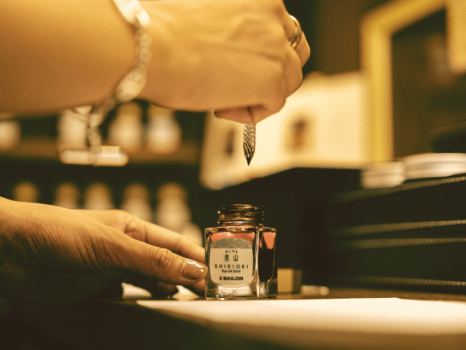 旅の思い出にお好きな文字・絵を描かれるのはいかがでしょうか。