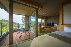 [Tenbou Building – Scenic View 3F] JIROU <Suite Room> ◆ Modern Japanese-Western Room with Open-Air Bath (16 Tatami)