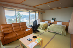 [Tenbou Building 1F] JIROU ◆ Modern Japanese-Western Room with Open-Air Bath (14 Tatami)