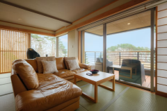 [Tenbou Building – Scenic View 2F] JIROU <Superior Room> ◆ Modern Japanese-Western Room with Open-Air Bath (20 Tatami)