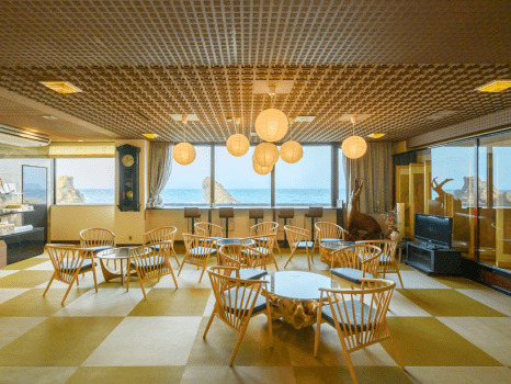 ■平成ロビー■～大きな窓から望む海景色と波音に癒される～