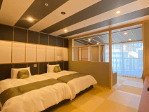 【登竜館　和風の佇まいを残したデラックスツインルーム（禁煙）】風情漂う高級感のある客室です。