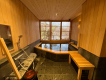 温泉半露天風呂付客室　ユニバーサルデザイン（半露天風呂）