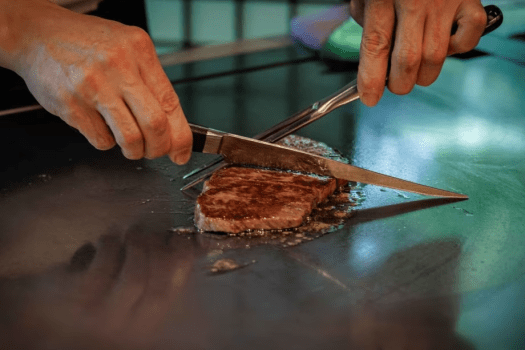 【鉄板焼コース/大谷山荘レストランで特別ディナー】黒毛和牛や新鮮な海鮮をご堪能（1泊2食付)