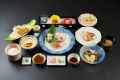 季節の食材をふんだんに取り入れた、料理長こだわりの彩り豊かな夕食膳一例です。旬の味覚を心ゆくまでご堪能ください 季節の食材をふんだんに取り入れた、料理長こだわりの彩り豊かな夕食膳一例です。旬の味覚を心ゆくまでご堪能ください